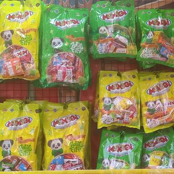 Tenant aneka snack dari momogi di Jakarta Lebaran Fair 2024(Dok.KOMPAS.com/Aska Bagus Aldika)